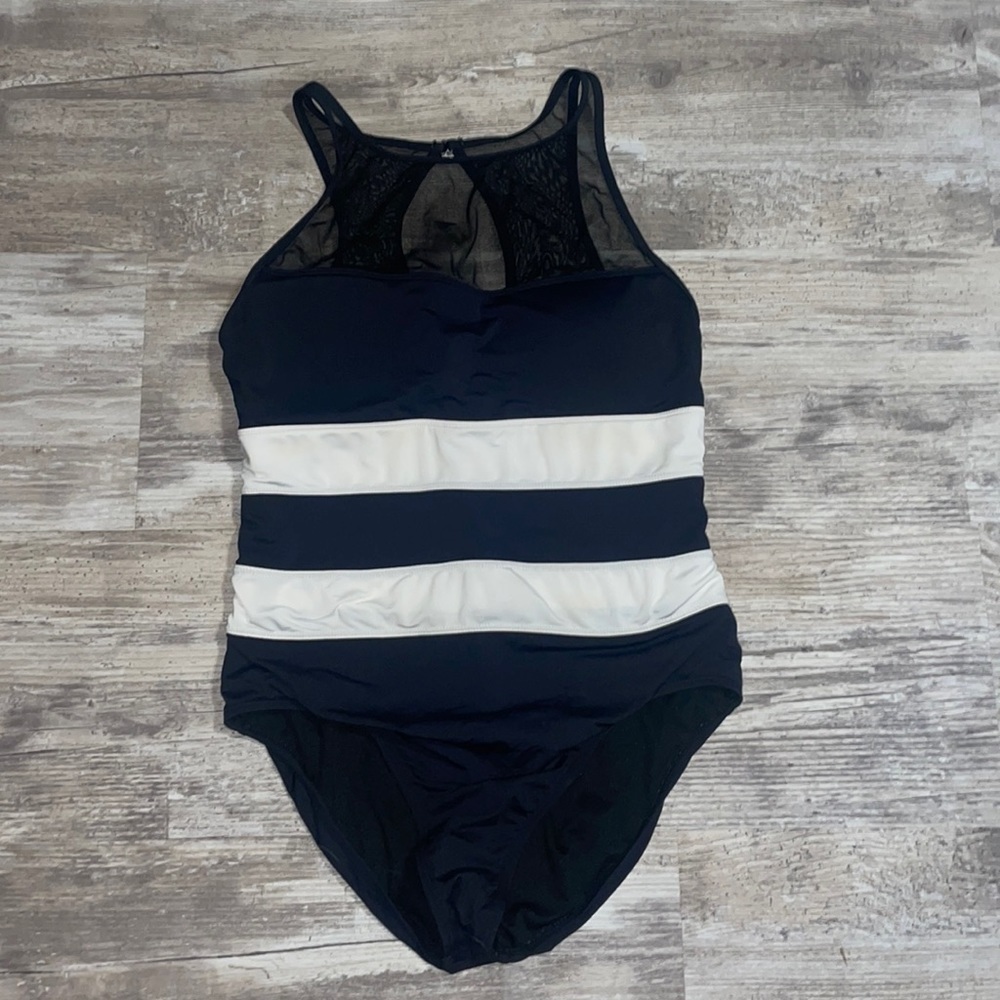 Liz Claiborne 8